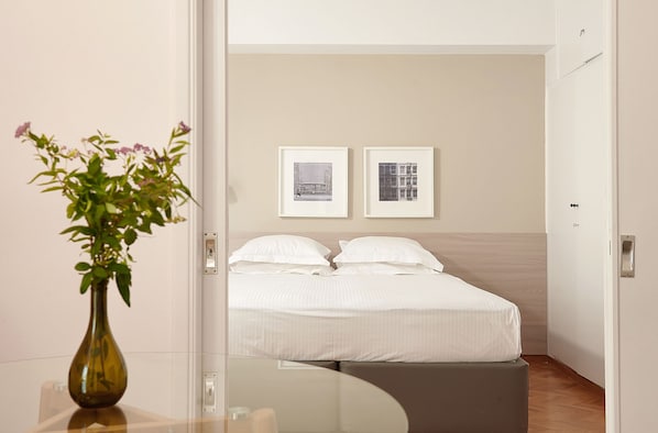 Premium bedding, soundproofing, iron/ironing board, free WiFi