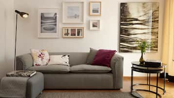 Apartment | Living room | Flat-screen TV