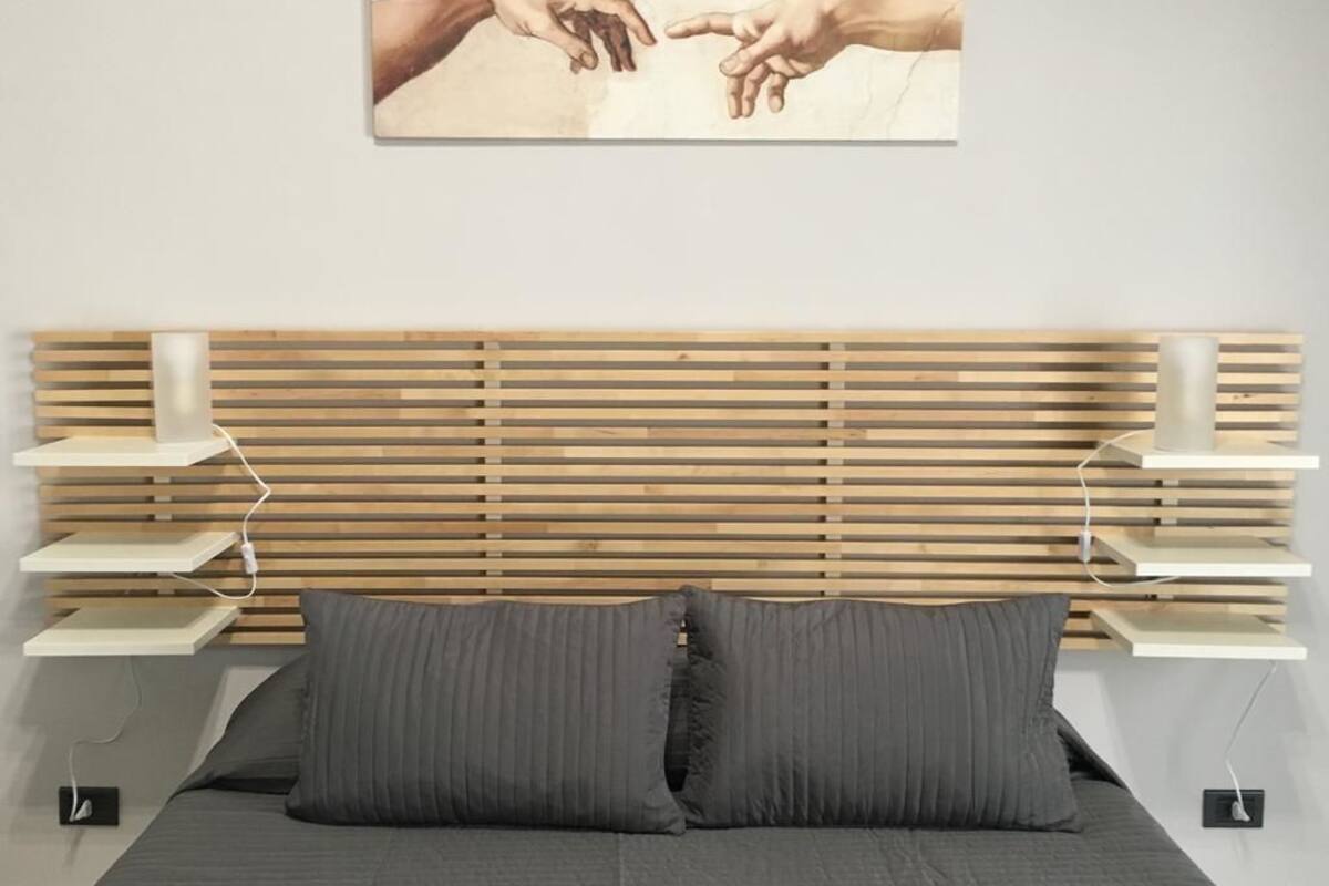 Chambre Standard double, vue sur la cour intérieure | Rideaux d’obscurcissement, accès au Wi-Fi (inclus), literie fournie
