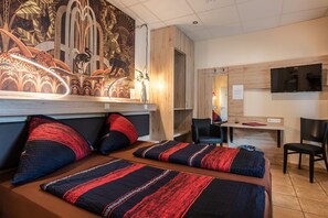 Business Double or Twin Room, 2 Twin Beds | Hypo-allergenic bedding, desk, laptop workspace, blackout drapes