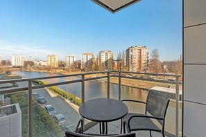 Appartement Design, plusieurs lits | Vue depuis le balcon