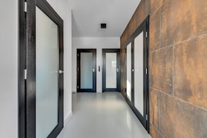 Design-Apartment, Mehrere Betten | Allergikerbettwaren, individuell dekoriert, individuell eingerichtet
