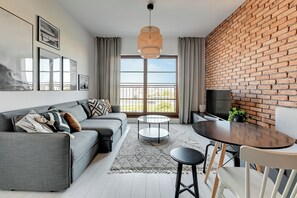 Design Apartment, 1 Bedroom, Private Bathroom | Hypo-allergenic bedding, individually decorated, individually furnished