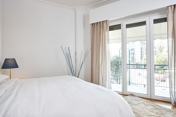 Free WiFi, bed sheets