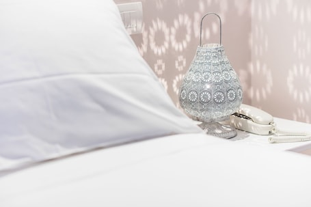 Minibar, caja de seguridad en la habitación, wifi gratis y ropa de cama . Mane Boutique Hotel