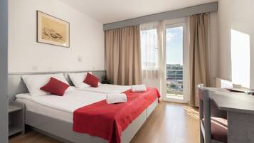 Habitación estándar con 1 cama matrimonial o 2 individuales, balcón | Wifi gratis y ropa de cama