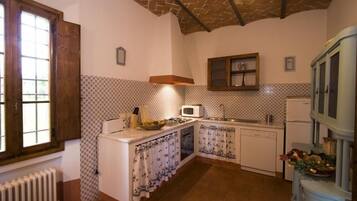 Vila, beberapa kamar | Dapur pribadi | Lemari es besar, oven, kompor, dan mesin pencuci piring