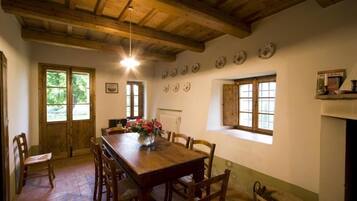 Villa, camere multiple | Pasti in camera