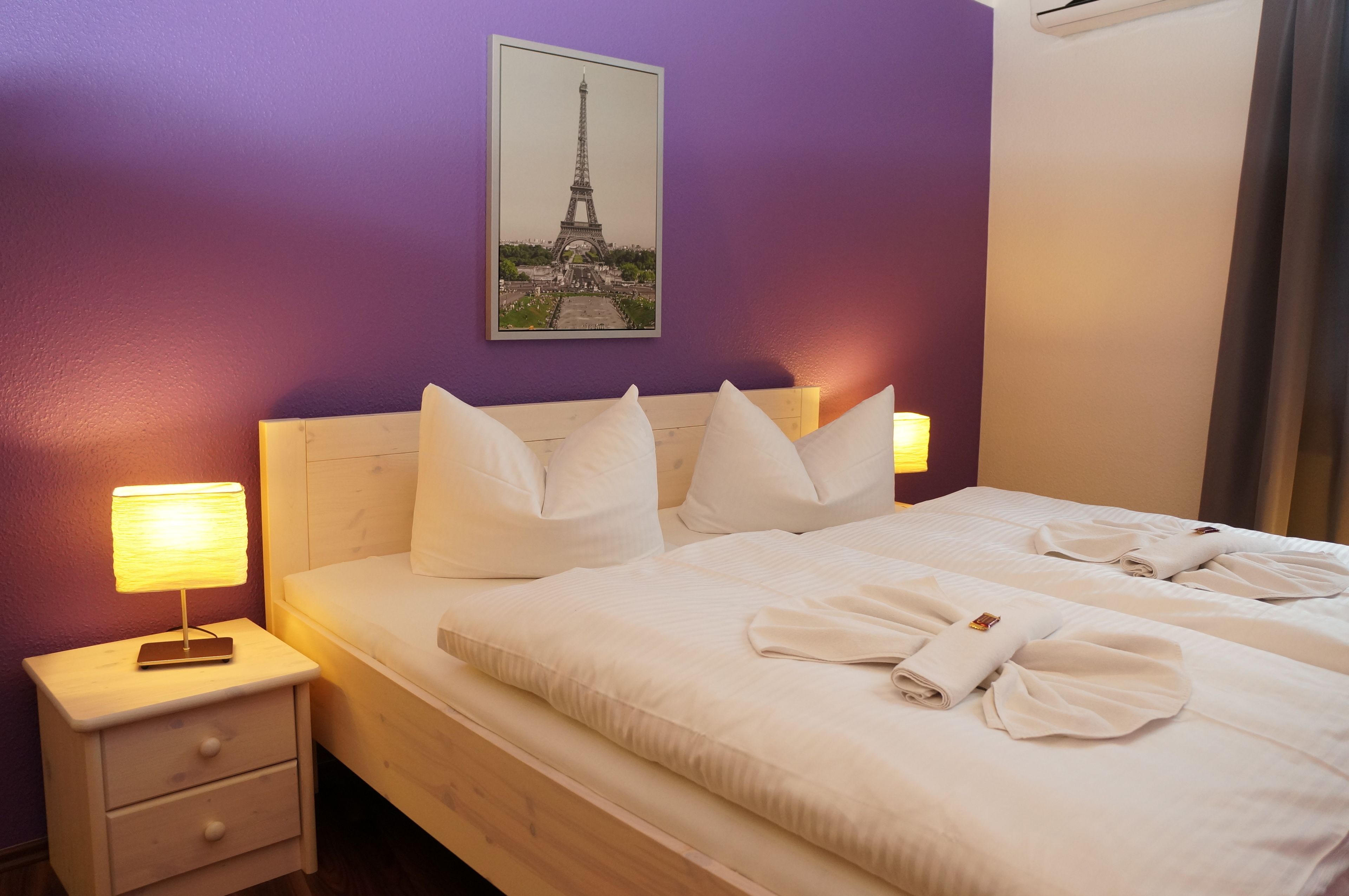 desk, blackout curtains, soundproofing, free wifi