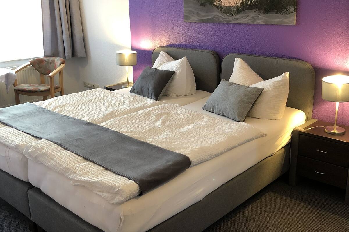 double room | desk, blackout curtains, soundproofing, free wifi