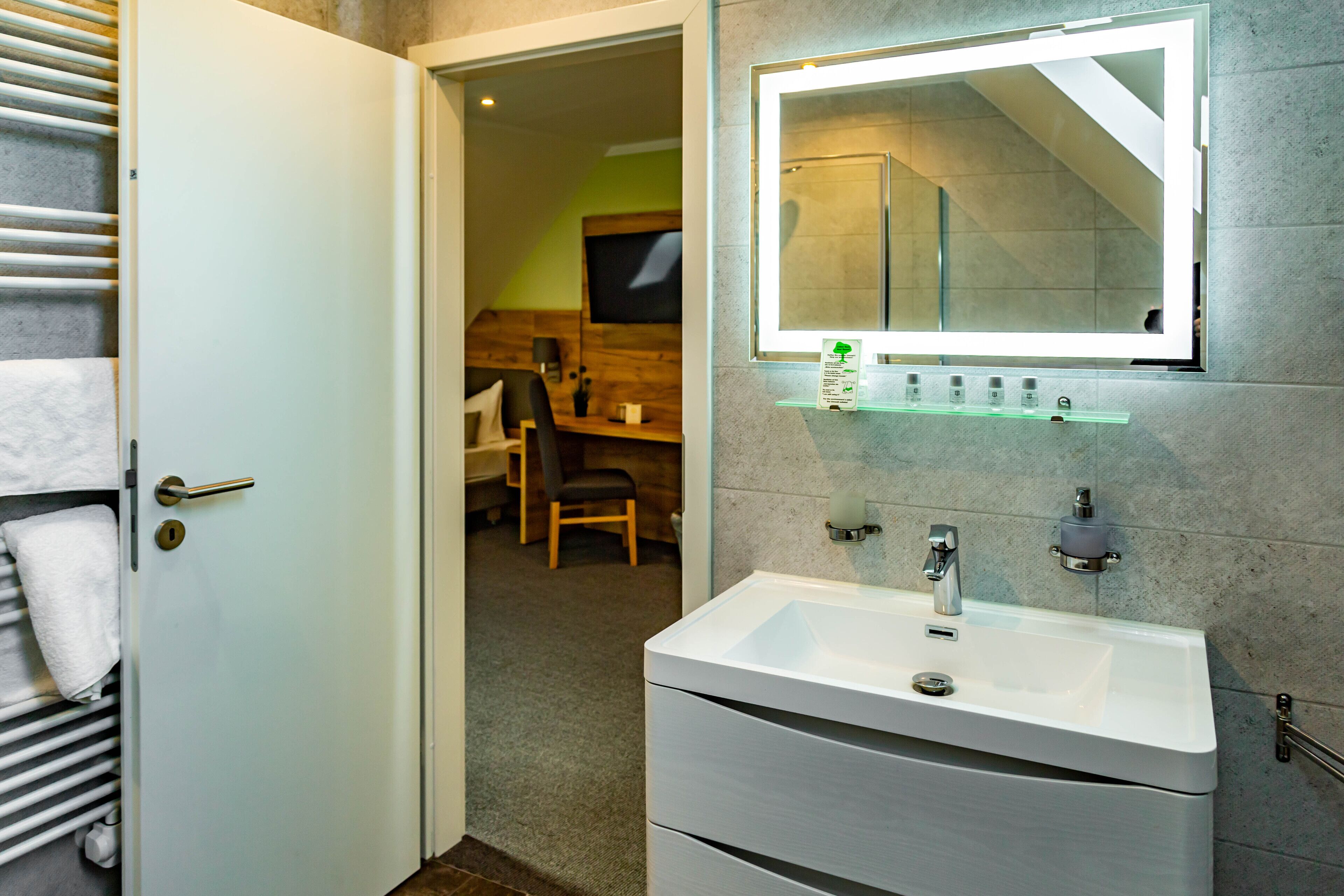 triple room | bathroom | shower, towels