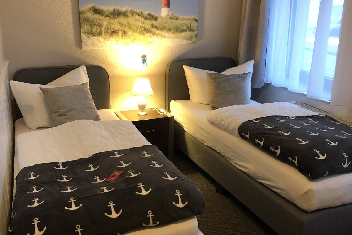 Economy Twin kamer | Een bureau, verduisterende gordijnen, geluiddichte muren, gratis wifi