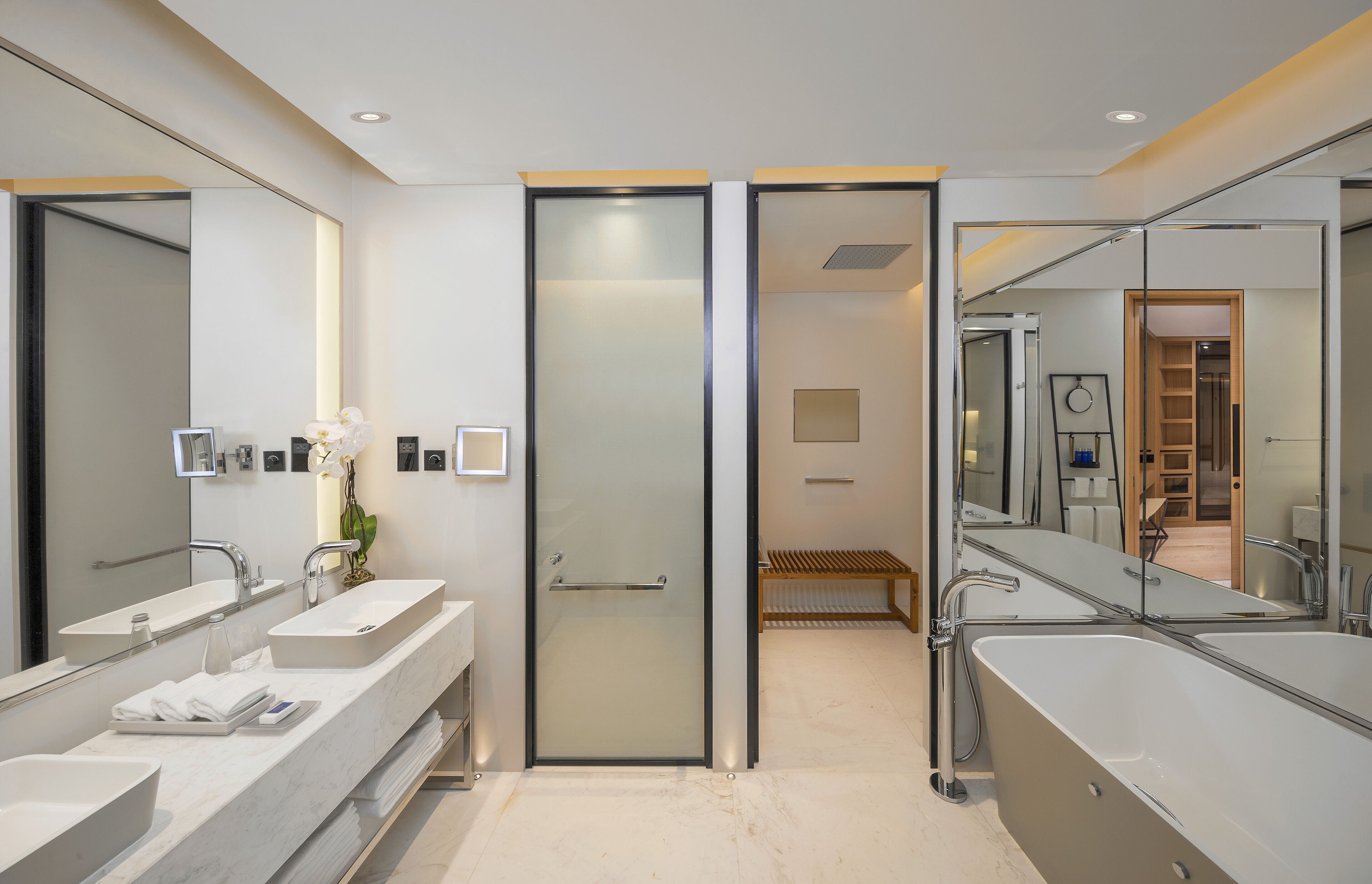 separate bathtub and shower, designer toiletries, hair dryer