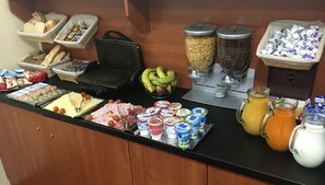 Daily buffet breakfast (CZK 125 per person)