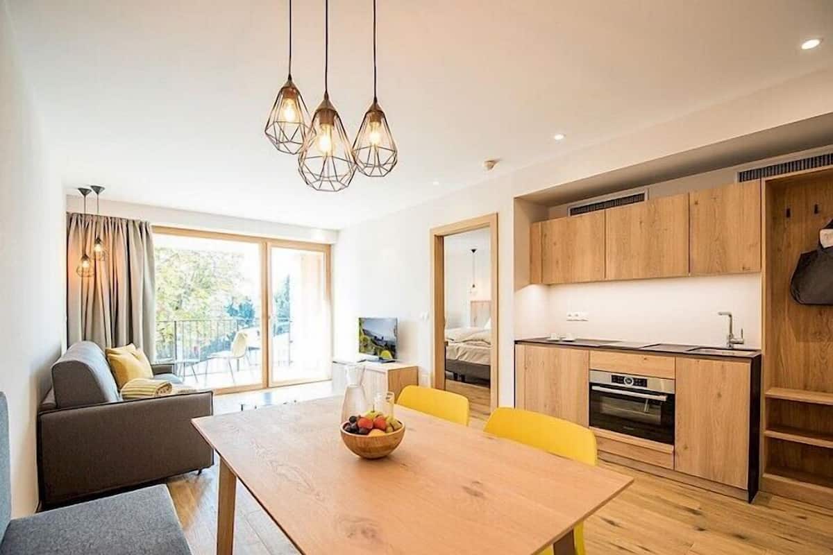 Appartamento, 1 camera da letto (Yellow) | Una cassaforte in camera, Wi-Fi gratuito, lenzuola