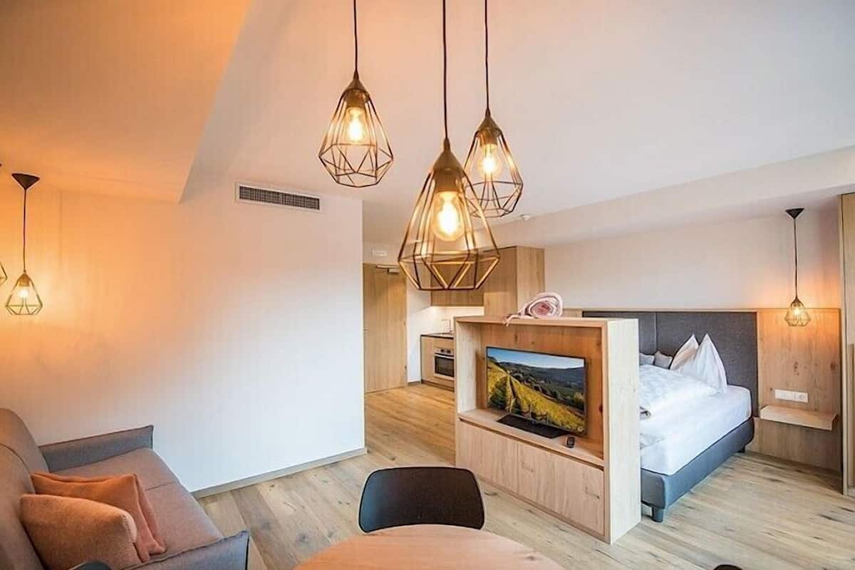 Apartamento (Rose) | Cofres nos quartos, Wi-Fi de cortesia, roupa de cama