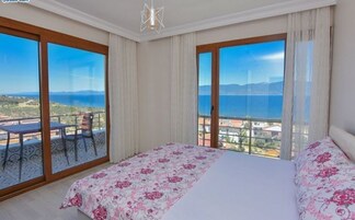 Family Suite, 1 Queen Bed with Sofa bed, Kitchen, Sea View | Egyptian cotton sheets, premium bedding, minibar, in-room safe