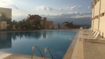 Außenpool, Cabañas (kostenlos), Sonnenschirme