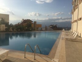 Outdoor pool, free cabanas, pool umbrellas