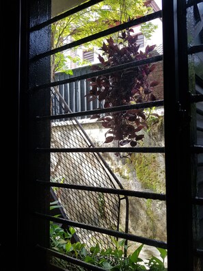 Deluxe King Room | Blackout drapes, free WiFi, bed sheets