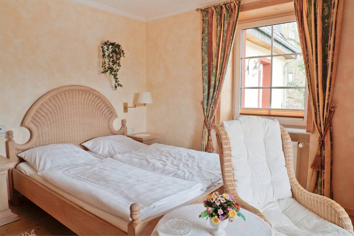Double Room, 1 Double Bed, Non Smoking | Cribs (free), WiFi (surcharge), bed sheets