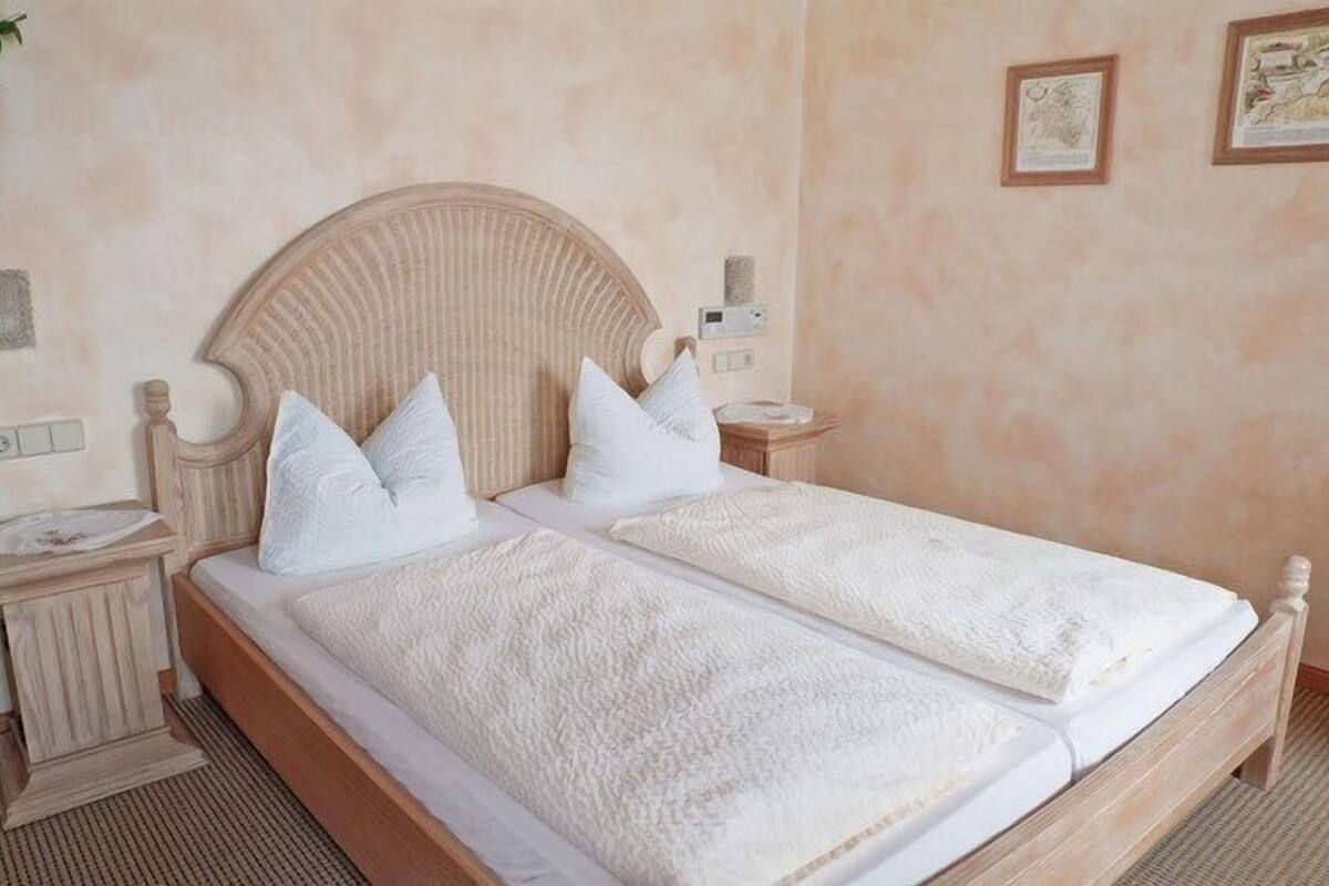 Triple Room, Multiple Beds, Non Smoking | Cribs (free), WiFi (surcharge), bed sheets