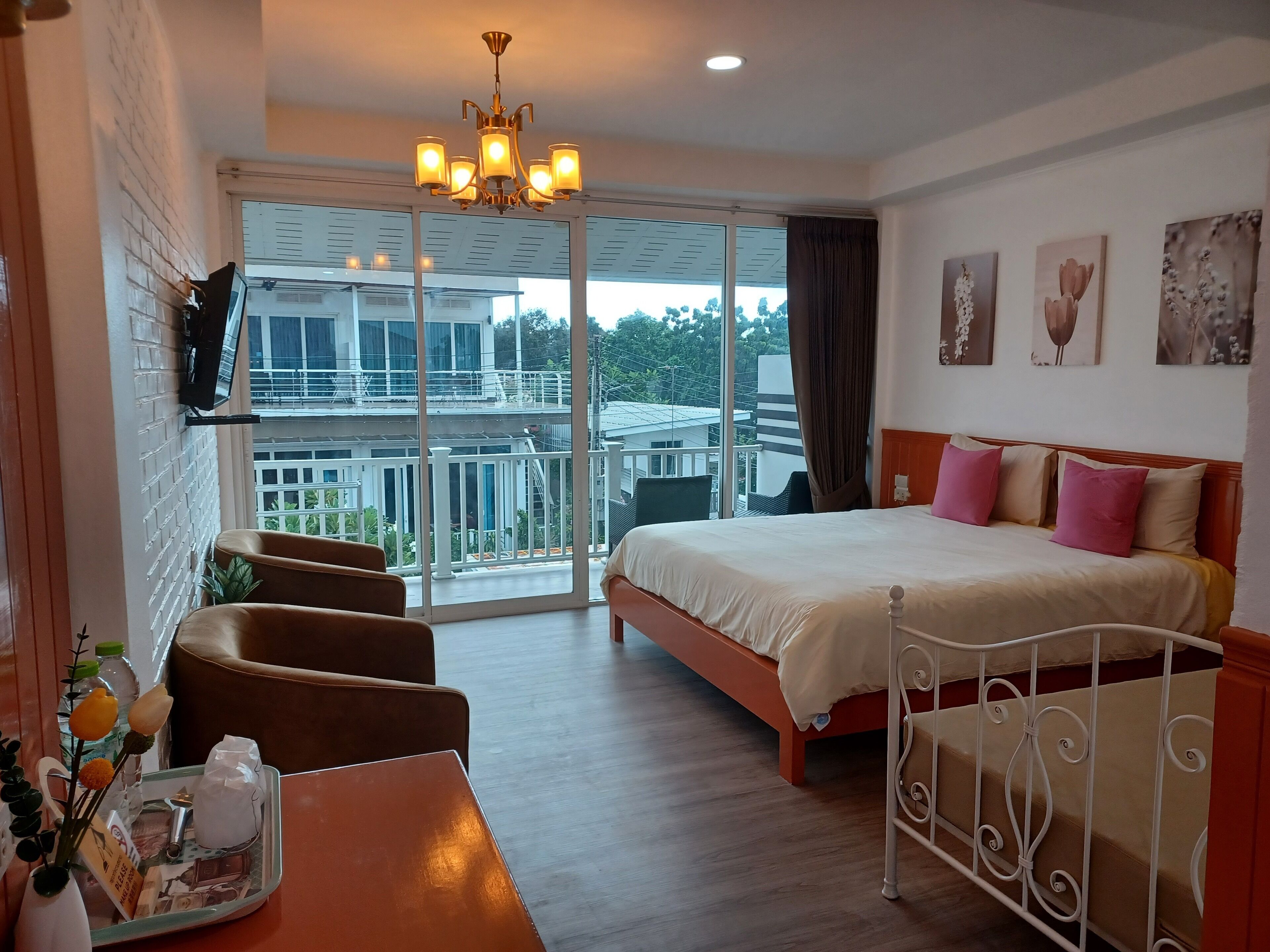 Comfort Double Room | Minibar, individually decorated, individually furnished, free WiFi