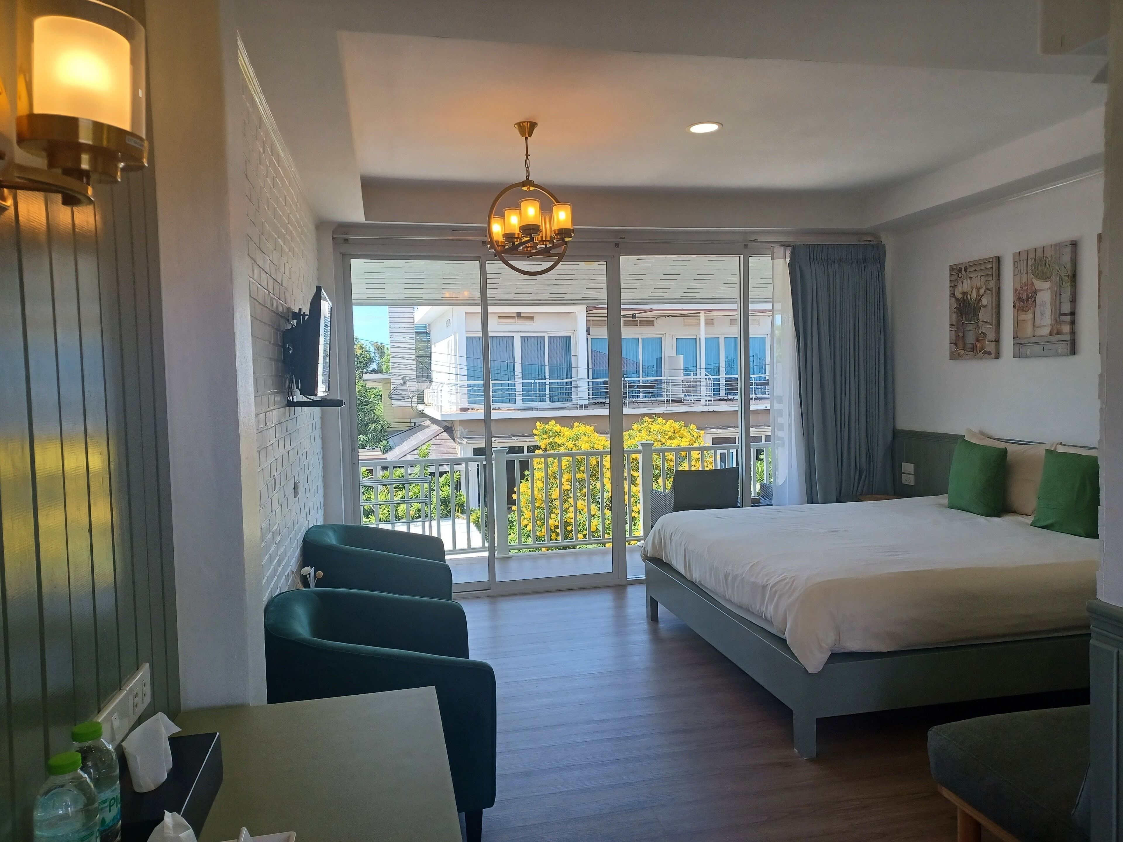 Habitación doble Confort | Minibar, decoración personalizada, muebles diferentes y wifi gratis 