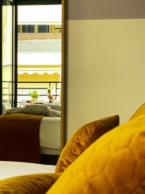 Deluxe Quadruple Room, Balcony | Desk, soundproofing, iron/ironing board, free WiFi - Neratzia Rooms (Athens)