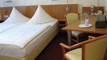 Double Room | Desk, free WiFi, bed sheets