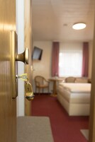 Habitación estándar doble, baño privado | Servicio de la habitación