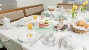 Free daily continental breakfast