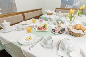 Free daily continental breakfast  - Der kleine Nachbar (Gotha)
