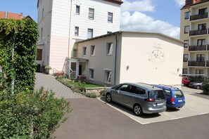 Free self-parking - Der kleine Nachbar (Gotha)