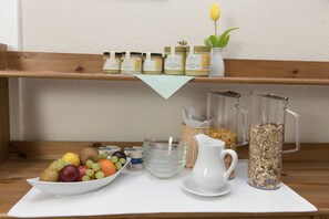 Free daily continental breakfast  - Der kleine Nachbar (Gotha)