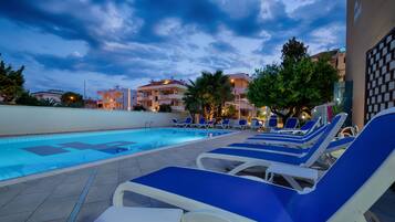 Seasonal outdoor pool, sun loungers