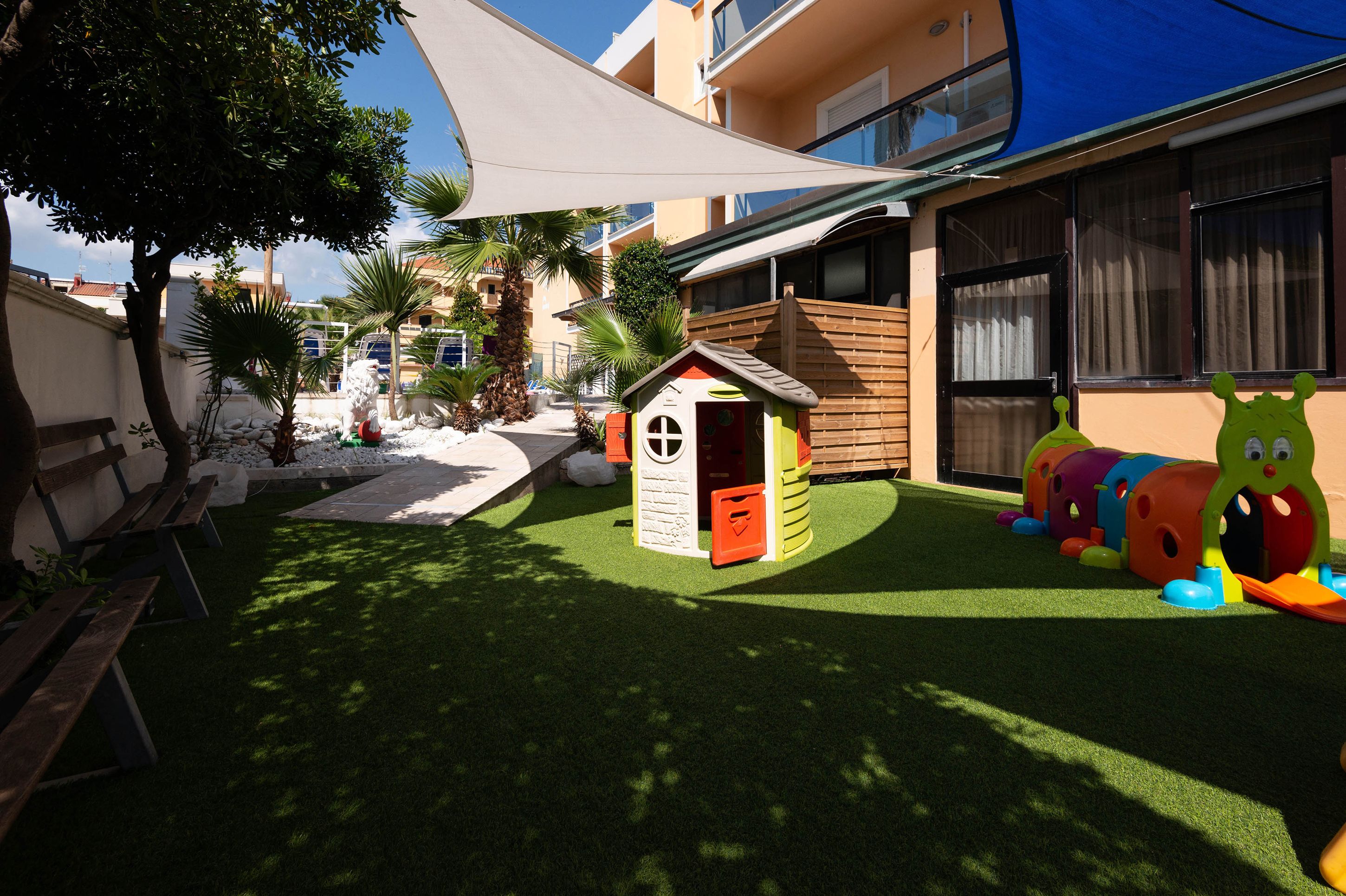 children’s play area – outdoor