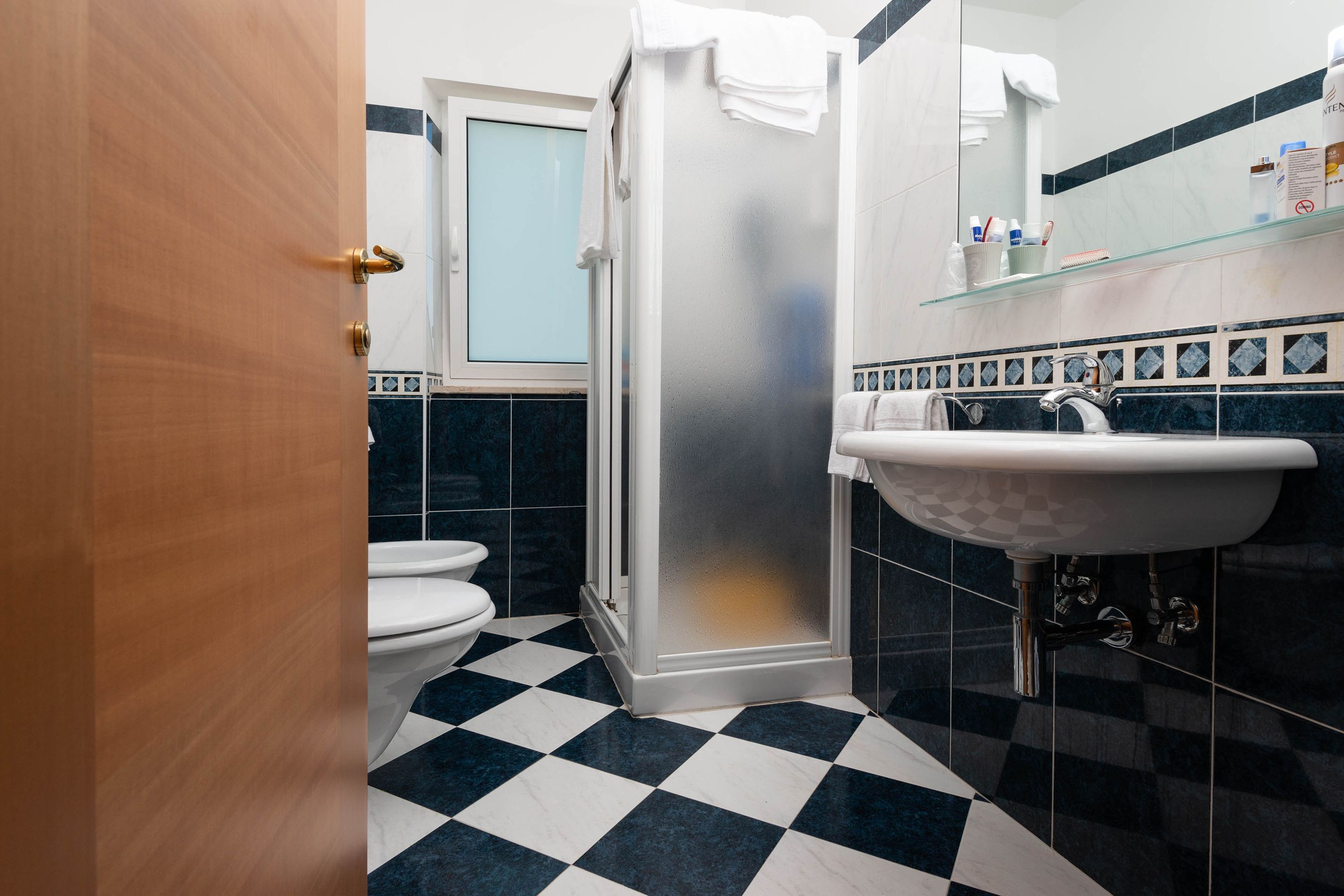 double room, 1 queen bed, non smoking | bathroom | shower, free toiletries, hair dryer, bidet