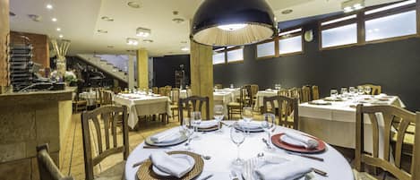 Petit déjeuner, déjeuner et brunch servis sur place