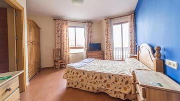 Cortinas blackout, wifi gratis y ropa de cama