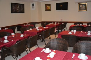 Desayuno continental gratuito y diario