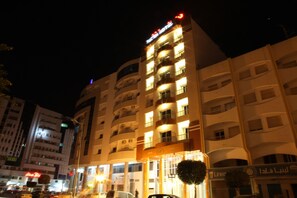 Fachada del alojamiento - Noche