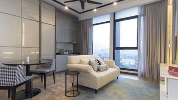 Junior-sviitti | Työpöytä, äänieristys, silitysrauta/-lauta, ilmainen Wi-Fi