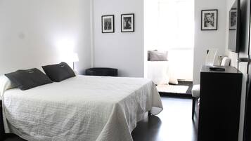 Familien-Suite | Minibar, Verdunkelungsvorhänge, Bügeleisen/Bügelbrett, kostenloses WLAN