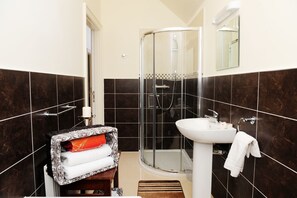 Standard House, 4 Bedrooms, Kitchen, Courtyard Area | Bathroom | Shower, hair dryer, towels - Sheephouse Country Courtyard (Donore)