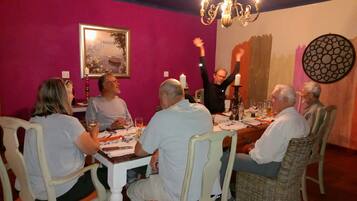 S'hi serveixen esmorzars i sopars