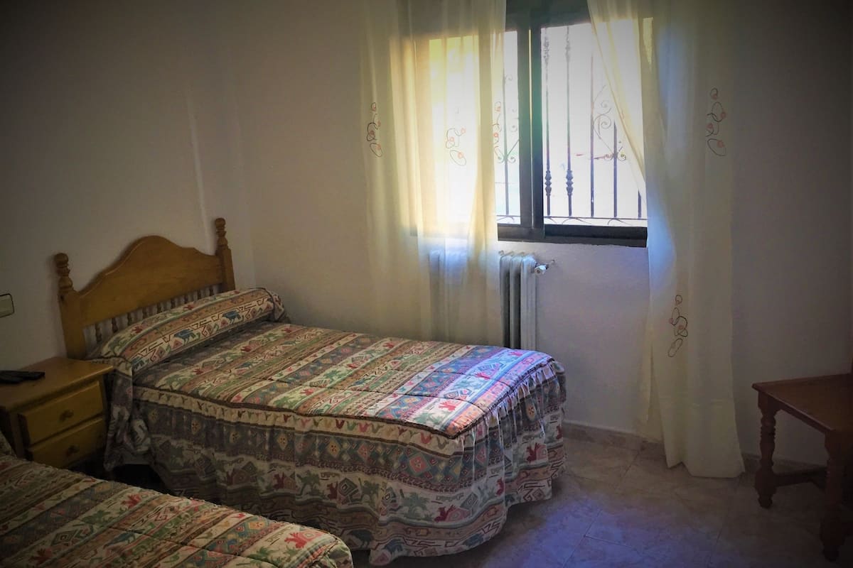 twin room | free wifi, bed sheets