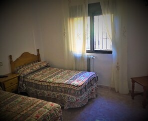 Twin Room | Free WiFi, bed sheets - Hostal Atalaya (Bogarra)