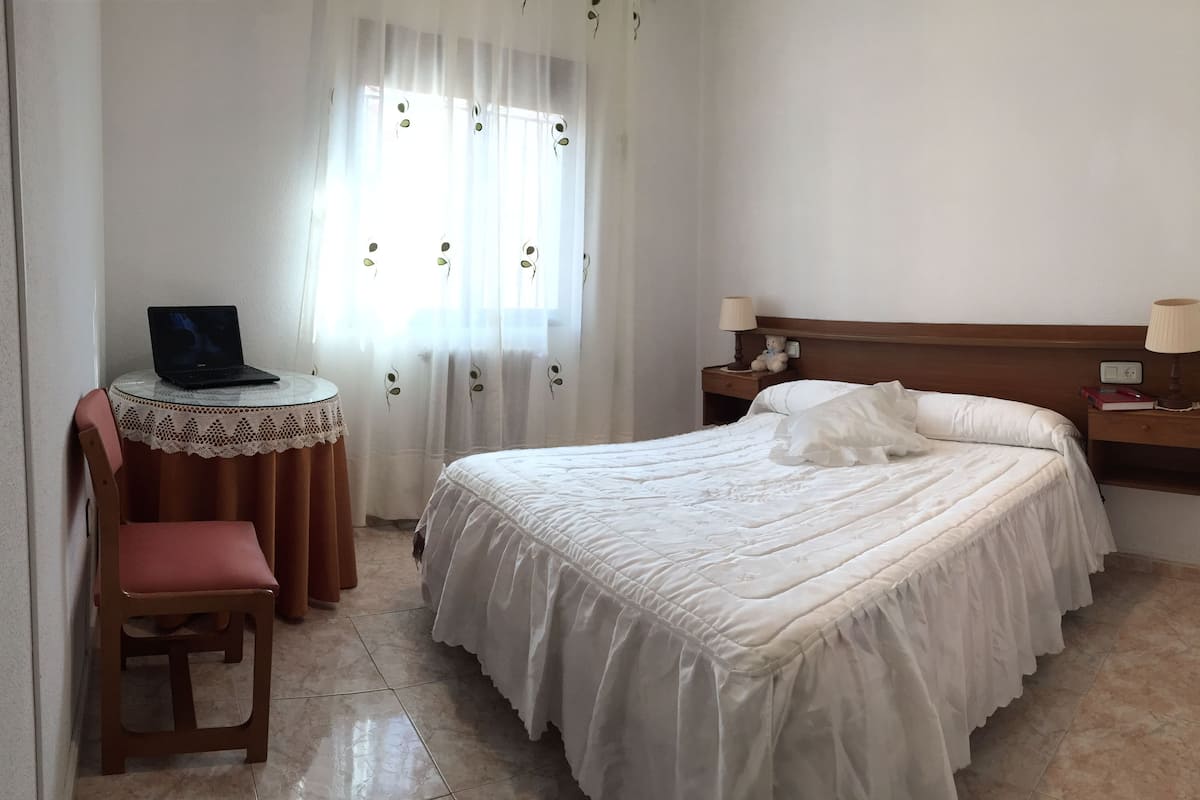 double room | free wifi, bed sheets