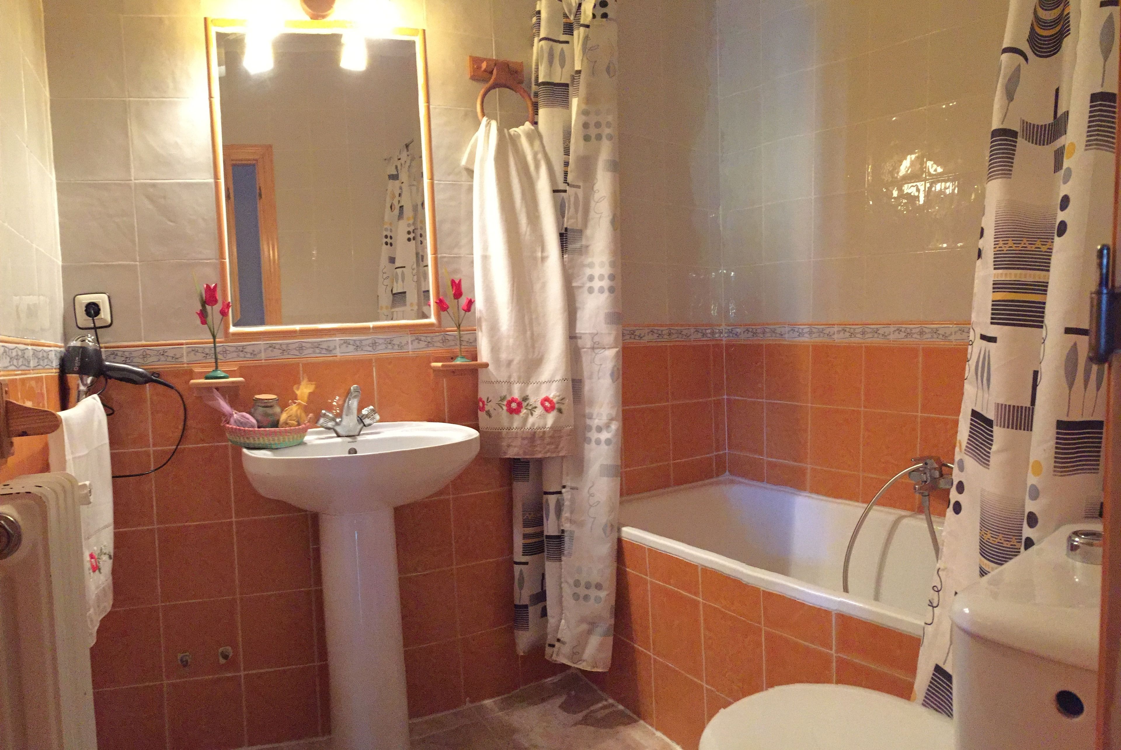 bathtub, free toiletries, hair dryer, towels